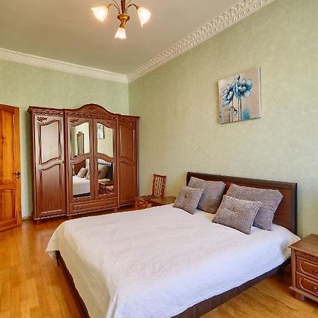 Apartment Near Lva Tolstoho Square Kiev Luaran gambar