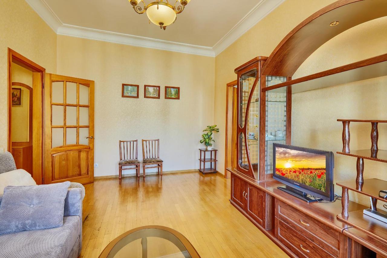 Apartment Near Lva Tolstoho Square Kiev Luaran gambar