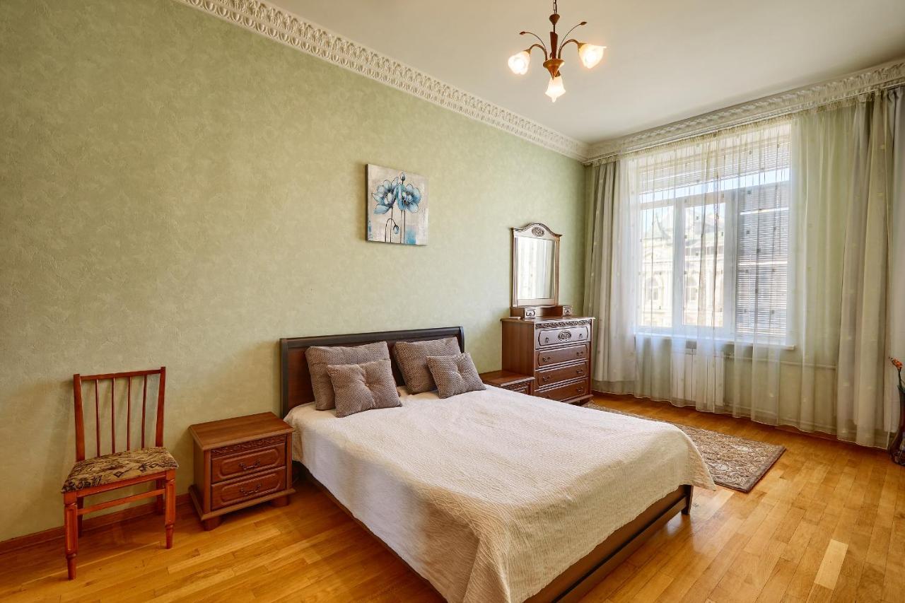 Apartment Near Lva Tolstoho Square Kiev Luaran gambar