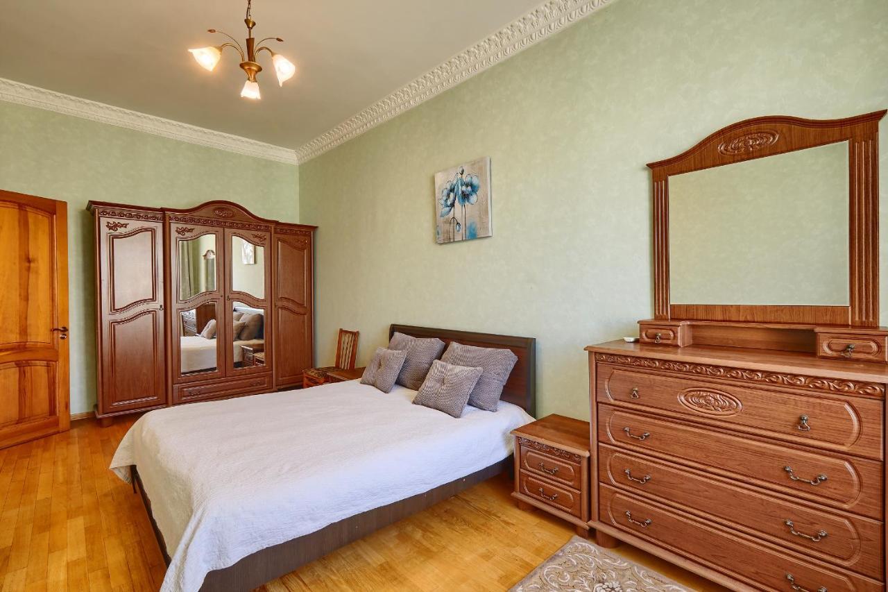 Apartment Near Lva Tolstoho Square Kiev Luaran gambar